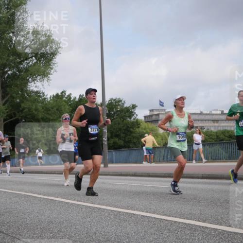 29.06.2025 - hella hamburg halbmarathon Luisa Fischer http://msf.ph/oto/8446846 29.06.2025 10:29:05 Kennedybrücke 2278, 8963, 3961, 1093, 11921, 1093, 1305, 2278, 3961, 3963, 6663, 8357, 9186 meine-sportfotos.de