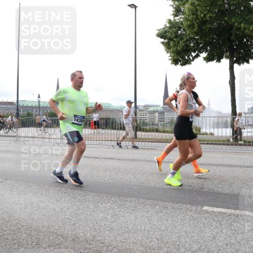 29.06.2025 - hella hamburg halbmarathon Lena Gebhardt http://msf.ph/oto/8446857 29.06.2025 10:30:11 Lombardsbrücke 14304, 1097, 1547, 1694, 2302, 2699, 2901, 3443, 3573, 3613, 4580, 5063, 5322, 6598, 6616, 6626, 8388, 8792, 8941, 9095, 10162, 10880, 11376, 11444, 12227, 12305, 12349, 12350, 12504, 12537, 12687, 12688, 12710, 13031, 13418, 13810, 14304, 15266, 15938, 16182, 16601, 16604, 16735, 16769, 16864, 17529, 18046, 18385, 18503, 18671 meine-sportfotos.de