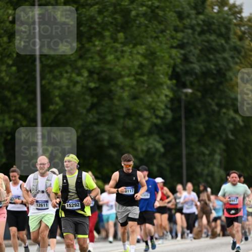 29.06.2025 - hella hamburg halbmarathon Dr. Thomas Lammeyer http://msf.ph/oto/8446859 29.06.2025 10:58:31 Kennedybrücke 1017, 1744, 2079, 2372, 2761, 3187, 3249, 3364, 4323, 4685, 4801, 4838, 5309, 5514, 5804, 5817, 5993, 6468, 6583, 6987, 7614, 8189, 8924, 9138, 9503, 9771, 10207, 11390 meine-sportfotos.de