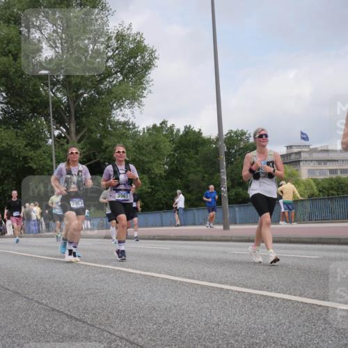 29.06.2025 - hella hamburg halbmarathon Luisa Fischer http://msf.ph/oto/8446866 29.06.2025 10:29:06 Kennedybrücke 13510, 3963, 3961, 2278, 1093, 1305, 2278, 3961, 3963, 6663, 9186 meine-sportfotos.de