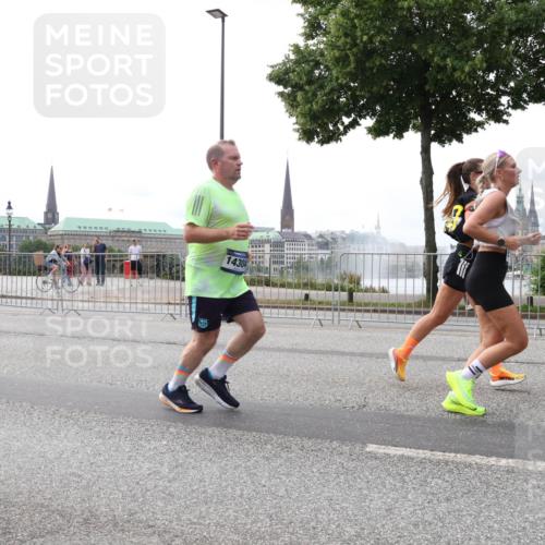 29.06.2025 - hella hamburg halbmarathon Lena Gebhardt http://msf.ph/oto/8446871 29.06.2025 10:30:11 Lombardsbrücke 14304, 1097, 1547, 1694, 2302, 2699, 2901, 3443, 3573, 3613, 4580, 5063, 5322, 6598, 6616, 6626, 8388, 8792, 8941, 9095, 10162, 10880, 11376, 11444, 12227, 12305, 12349, 12350, 12504, 12537, 12687, 12688, 12710, 13031, 13418, 13810, 14304, 15266, 15938, 16182, 16601, 16604, 16735, 16769, 16864, 17529, 18046, 18385, 18503, 18671 meine-sportfotos.de