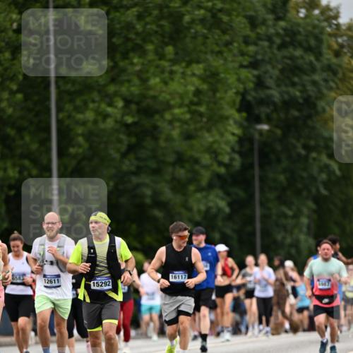 29.06.2025 - hella hamburg halbmarathon Dr. Thomas Lammeyer http://msf.ph/oto/8446876 29.06.2025 10:58:31 Kennedybrücke 1017, 1744, 2079, 2372, 2761, 3187, 3249, 3364, 4323, 4685, 4801, 4838, 5309, 5514, 5804, 5817, 5993, 6468, 6583, 6987, 7614, 8189, 8924, 9138, 9503, 9771, 10207, 11390 meine-sportfotos.de