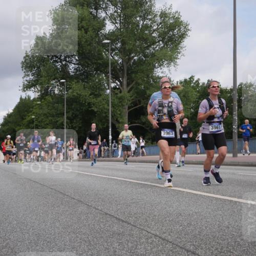 29.06.2025 - hella hamburg halbmarathon Luisa Fischer http://msf.ph/oto/8446881 29.06.2025 10:29:07 Kennedybrücke 14936, 13264, 13510, 3963, 1511, 3961, 1093, 1305, 2278, 3961, 3963, 6663, 9186 meine-sportfotos.de