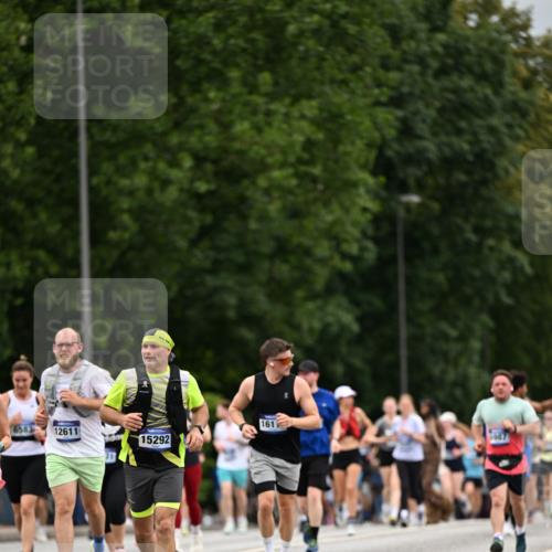 29.06.2025 - hella hamburg halbmarathon Dr. Thomas Lammeyer http://msf.ph/oto/8446884 29.06.2025 10:58:31 Kennedybrücke 1017, 1744, 2079, 2372, 2761, 3187, 3249, 3364, 4323, 4685, 4801, 4838, 5309, 5514, 5804, 5817, 5993, 6468, 6583, 6987, 7614, 8189, 8924, 9138, 9503, 9771, 10207, 11390 meine-sportfotos.de