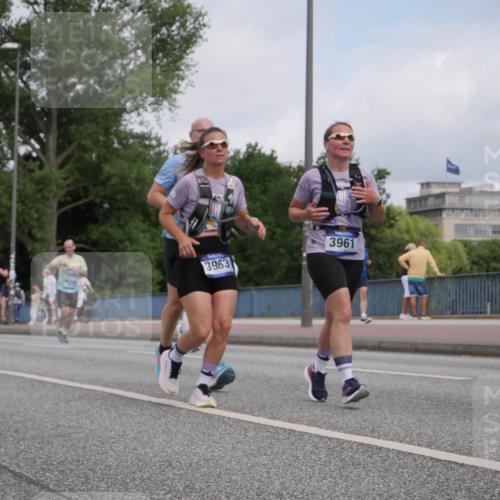 29.06.2025 - hella hamburg halbmarathon Luisa Fischer http://msf.ph/oto/8446889 29.06.2025 10:29:07 Kennedybrücke 3963, 3961, 1093, 1305, 2278, 3961, 3963, 6663, 9186 meine-sportfotos.de
