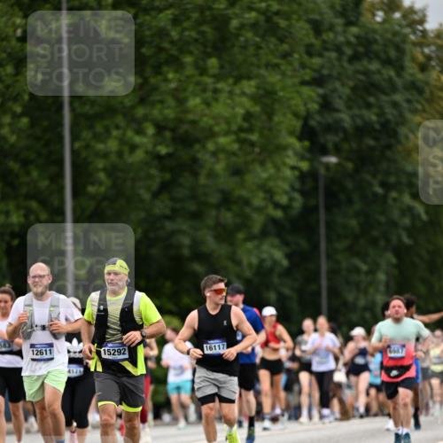 29.06.2025 - hella hamburg halbmarathon Dr. Thomas Lammeyer http://msf.ph/oto/8446912 29.06.2025 10:58:31 Kennedybrücke 1017, 1744, 2079, 2372, 2761, 3187, 3249, 3364, 4323, 4685, 4801, 4838, 5309, 5514, 5804, 5817, 5993, 6468, 6583, 6987, 7614, 8189, 8924, 9138, 9503, 9771, 10207, 11390 meine-sportfotos.de