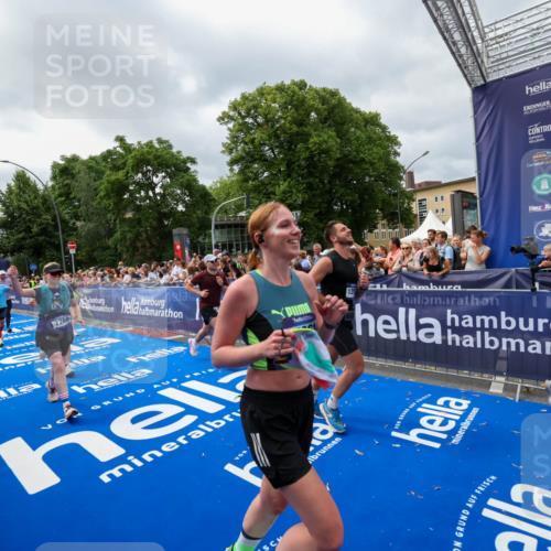 29.06.2025 - hella hamburg halbmarathon Zöllner http://msf.ph/oto/8446915 29.06.2025 10:57:56 Ziel 2025, 2034, 2806, 2883, 3093, 3575, 7138, 7159, 7189, 7269, 9820, 10599, 10703, 11394, 12523, 13376, 14881, 15349, 16517, 17543, 18492 meine-sportfotos.de
