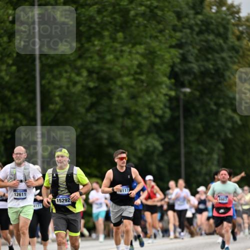 29.06.2025 - hella hamburg halbmarathon Dr. Thomas Lammeyer http://msf.ph/oto/8446922 29.06.2025 10:58:31 Kennedybrücke 1017, 1744, 2079, 2372, 2761, 3187, 3249, 3364, 4323, 4685, 4801, 4838, 5309, 5514, 5804, 5817, 5993, 6468, 6583, 6987, 7614, 8189, 8924, 9138, 9503, 9771, 10207, 11390 meine-sportfotos.de