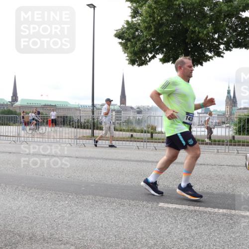 29.06.2025 - hella hamburg halbmarathon Lena Gebhardt http://msf.ph/oto/8446927 29.06.2025 10:30:11 Lombardsbrücke 503, 6626, 143, 1097, 1547, 1694, 2302, 2699, 2901, 3443, 3573, 3613, 4580, 5063, 5322, 6598, 6616, 6626, 8388, 8792, 8941, 9095, 10162, 10880, 11376, 11444, 12227, 12305, 12349, 12350, 12504, 12537, 12687, 12688, 12710, 13031, 13418, 13810, 14304, 15266, 15938, 16182, 16601, 16604, 16735, 16769, 16864, 17529, 18046, 18385, 18503, 18671 meine-sportfotos.de
