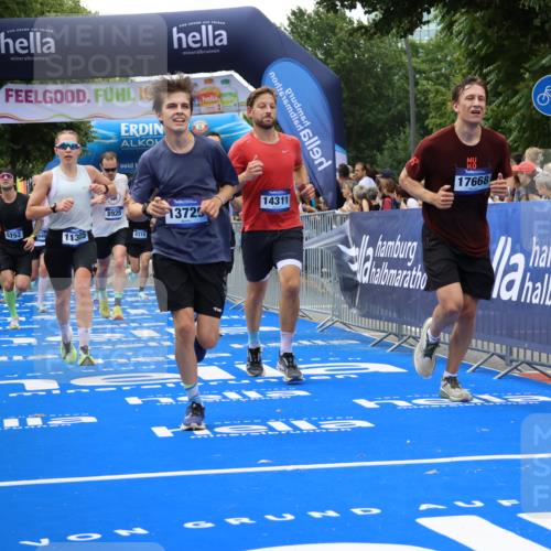 29.06.2025 - hella hamburg halbmarathon Strokosch-Dieckow http://msf.ph/oto/8446961 29.06.2025 10:39:13 Ziel 1445, 2044, 3282, 4565, 4759, 5752, 6037, 8319, 8925, 11305, 12046, 12137, 13479, 13729, 14311, 15556, 16656, 17646, 17668, 18149, 18547 meine-sportfotos.de