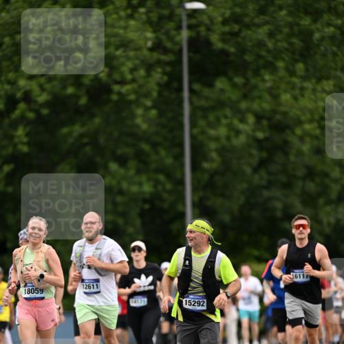 29.06.2025 - hella hamburg halbmarathon Dr. Thomas Lammeyer http://msf.ph/oto/8446966 29.06.2025 10:58:33 Kennedybrücke 1017, 1744, 2079, 2372, 2600, 2761, 3187, 3249, 3364, 4323, 4685, 4801, 4838, 5309, 5514, 5804, 5993, 6468, 6583, 6987, 7614, 7946, 8924, 9130, 9138, 9503, 9771, 10207, 11390 meine-sportfotos.de