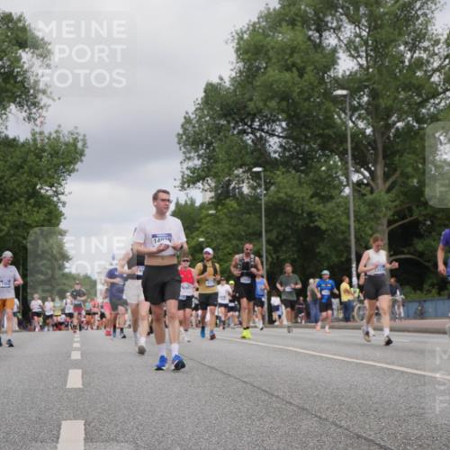 29.06.2025 - hella hamburg halbmarathon Luisa Fischer http://msf.ph/oto/8446967 29.06.2025 10:29:12 Kennedybrücke 1406, 1305, 3765, 3961, 3963, 4378, 5028, 6663, 9186 meine-sportfotos.de
