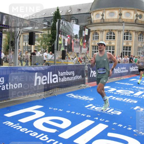 29.06.2025 - hella hamburg halbmarathon Michael Strokosch http://msf.ph/oto/8446971 29.06.2025 10:28:03 Ziel 10106, 10485, 12189, 13383, 14757, 16377, 17488 meine-sportfotos.de