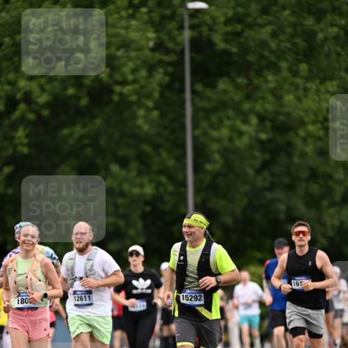 29.06.2025 - hella hamburg halbmarathon Dr. Thomas Lammeyer http://msf.ph/oto/8446977 29.06.2025 10:58:33 Kennedybrücke 1017, 1744, 2079, 2372, 2600, 2761, 3187, 3249, 3364, 4323, 4685, 4801, 4838, 5309, 5514, 5804, 5993, 6468, 6583, 6987, 7614, 7946, 8924, 9130, 9138, 9503, 9771, 10207, 11390 meine-sportfotos.de