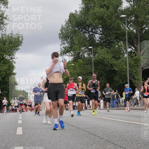 29.06.2025 - hella hamburg halbmarathon Luisa Fischer http://msf.ph/oto/8446992 29.06.2025 10:29:13 Kennedybrücke 1064, 5028, 4378, 12505, 3765, 12074, 3765, 4378, 5028, 6663, 9186 meine-sportfotos.de