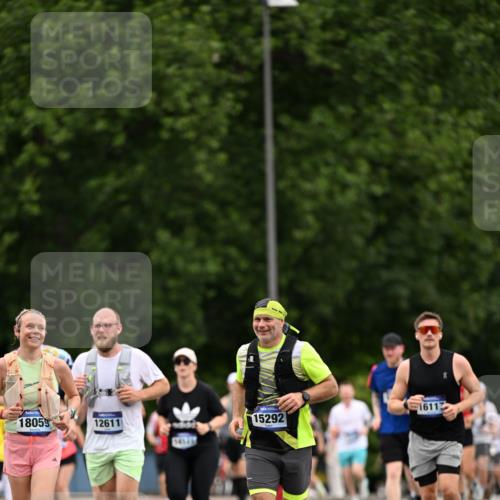 29.06.2025 - hella hamburg halbmarathon Dr. Thomas Lammeyer http://msf.ph/oto/8446993 29.06.2025 10:58:33 Kennedybrücke 1017, 1744, 2079, 2372, 2600, 2761, 3187, 3249, 3364, 4323, 4685, 4801, 4838, 5309, 5514, 5804, 5993, 6468, 6583, 6987, 7614, 7946, 8924, 9130, 9138, 9503, 9771, 10207, 11390 meine-sportfotos.de
