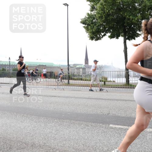 29.06.2025 - hella hamburg halbmarathon Lena Gebhardt http://msf.ph/oto/8447005 29.06.2025 10:30:12 Lombardsbrücke 1850, 1097, 1547, 1694, 2302, 2699, 2901, 3443, 3573, 3613, 4580, 5063, 5322, 6598, 6616, 6626, 8388, 8792, 8941, 9095, 10162, 10880, 11376, 12305, 12349, 12350, 12504, 12537, 12687, 12688, 12710, 13031, 13418, 13810, 14304, 14421, 15266, 15789, 15938, 16182, 16504, 16601, 16604, 16735, 16769, 16864, 17529, 18046, 18385, 18503, 18671 meine-sportfotos.de