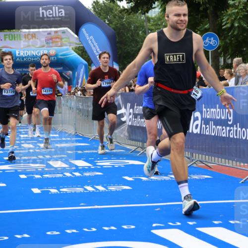 29.06.2025 - hella hamburg halbmarathon Strokosch-Dieckow http://msf.ph/oto/8447070 29.06.2025 10:39:12 Ziel 1445, 2044, 3282, 4565, 4759, 5752, 6037, 6686, 6687, 8319, 8925, 11305, 11619, 12046, 12137, 13479, 13729, 14311, 15556, 16656, 17646, 17668, 18149, 18547 meine-sportfotos.de
