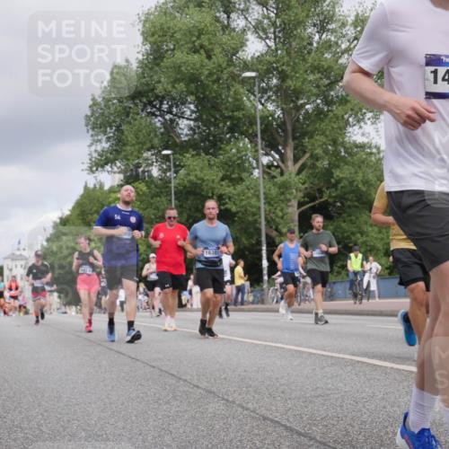 29.06.2025 - hella hamburg halbmarathon Luisa Fischer http://msf.ph/oto/8447075 29.06.2025 10:29:18 Kennedybrücke 54, 16381, 14936, 5028, 3765, 4378, 5028, 5564, 6478, 8079, 8881, 9186, 10219, 10845, 10846 meine-sportfotos.de