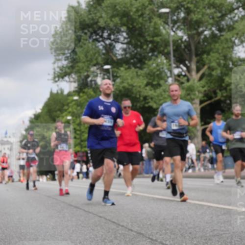 29.06.2025 - hella hamburg halbmarathon Luisa Fischer http://msf.ph/oto/8447089 29.06.2025 10:29:19 Kennedybrücke 3765, 4378, 5028, 5564, 6478, 8079, 8881, 10219, 10845, 10846 meine-sportfotos.de