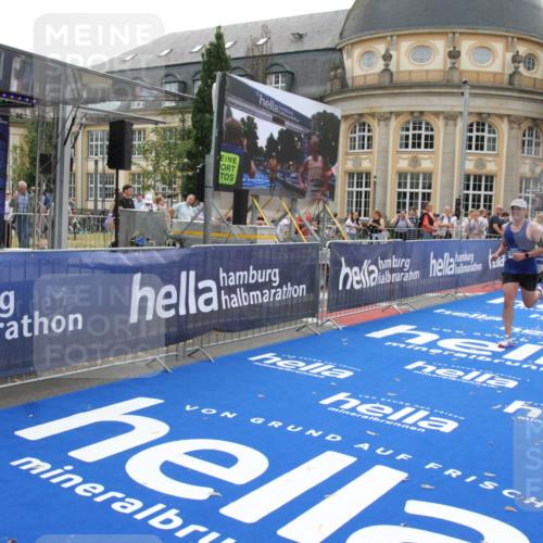 29.06.2025 - hella hamburg halbmarathon Michael Strokosch http://msf.ph/oto/8447090 29.06.2025 10:28:06 Ziel 10106, 10485, 12189, 13383, 14757, 15883, 17488 meine-sportfotos.de