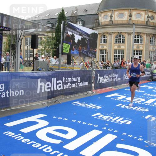 29.06.2025 - hella hamburg halbmarathon Michael Strokosch http://msf.ph/oto/8447109 29.06.2025 10:28:06 Ziel 10106, 10485, 12189, 13383, 14757, 15883, 17488 meine-sportfotos.de
