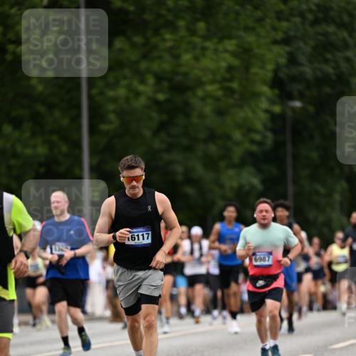 29.06.2025 - hella hamburg halbmarathon Dr. Thomas Lammeyer http://msf.ph/oto/8447115 29.06.2025 10:58:35 Kennedybrücke 1017, 1744, 2079, 2372, 2600, 2761, 3187, 3249, 3364, 4323, 4685, 4720, 4801, 4838, 5309, 5514, 5804, 5933, 5993, 6468, 6583, 6987, 7614, 7946, 7986, 8924, 9130, 9138, 9503, 9771, 10207, 11390 meine-sportfotos.de