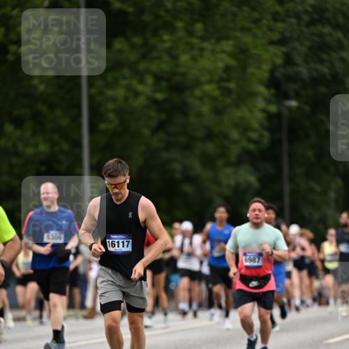 29.06.2025 - hella hamburg halbmarathon Dr. Thomas Lammeyer http://msf.ph/oto/8447141 29.06.2025 10:58:35 Kennedybrücke 1017, 1744, 2079, 2372, 2600, 2761, 3187, 3249, 3364, 4323, 4685, 4720, 4801, 4838, 5309, 5514, 5804, 5933, 5993, 6468, 6583, 6987, 7614, 7946, 7986, 8924, 9130, 9138, 9503, 9771, 10207, 11390 meine-sportfotos.de