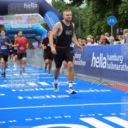 29.06.2025 - hella hamburg halbmarathon Strokosch-Dieckow http://msf.ph/oto/8447151 29.06.2025 10:39:12 Ziel 1445, 2044, 3282, 4565, 4759, 5752, 6037, 6686, 6687, 8319, 8925, 11305, 11619, 12046, 12137, 13479, 13729, 14311, 15556, 16656, 17646, 17668, 18149, 18547 meine-sportfotos.de