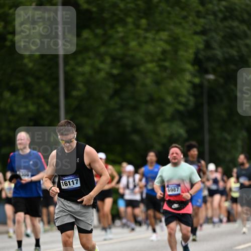 29.06.2025 - hella hamburg halbmarathon Dr. Thomas Lammeyer http://msf.ph/oto/8447163 29.06.2025 10:58:36 Kennedybrücke 1017, 1744, 2079, 2372, 2600, 2761, 3187, 3249, 3364, 4323, 4685, 4720, 4838, 5309, 5514, 5804, 5856, 5933, 5993, 6468, 6583, 6987, 7614, 7946, 7986, 9130, 9138, 9503, 9771, 10207, 11390 meine-sportfotos.de