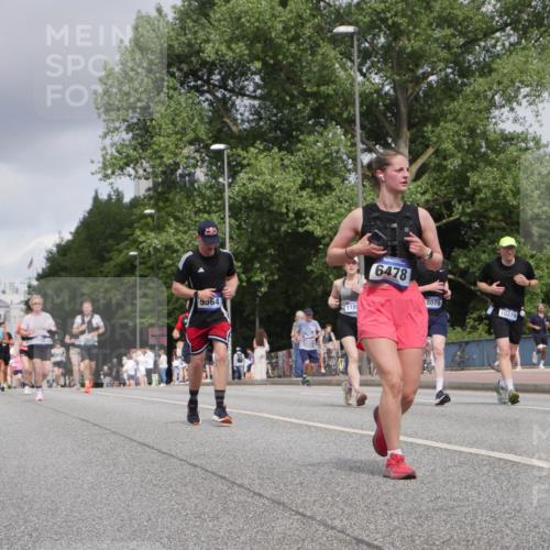 29.06.2025 - hella hamburg halbmarathon Luisa Fischer http://msf.ph/oto/8447164 29.06.2025 10:29:22 Kennedybrücke 5564, 118, 6478, 8079, 10219, 14726, 3765, 4378, 5028, 5564, 6478, 7069, 8079, 8881, 10219, 10845, 10846 meine-sportfotos.de
