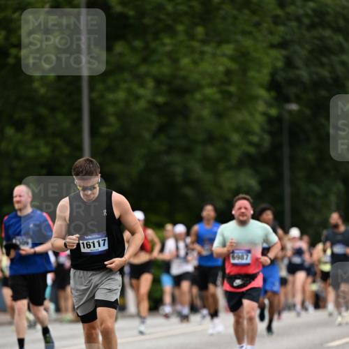 29.06.2025 - hella hamburg halbmarathon Dr. Thomas Lammeyer http://msf.ph/oto/8447173 29.06.2025 10:58:36 Kennedybrücke 1017, 1744, 2079, 2372, 2600, 2761, 3187, 3249, 3364, 4323, 4685, 4720, 4838, 5309, 5514, 5804, 5856, 5933, 5993, 6468, 6583, 6987, 7614, 7946, 7986, 9130, 9138, 9503, 9771, 10207, 11390 meine-sportfotos.de