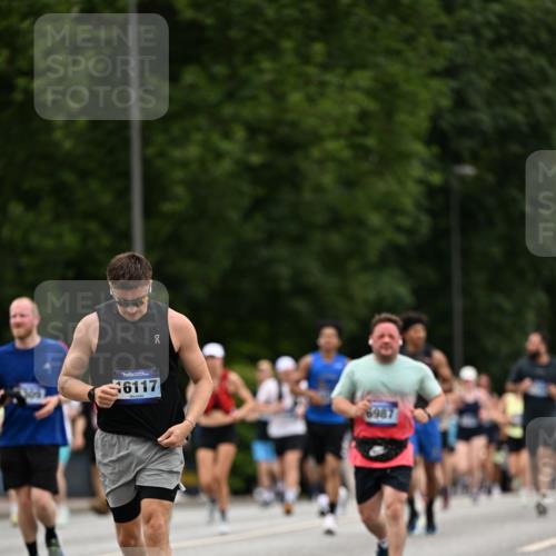 29.06.2025 - hella hamburg halbmarathon Dr. Thomas Lammeyer http://msf.ph/oto/8447187 29.06.2025 10:58:36 Kennedybrücke 1017, 1744, 2079, 2372, 2600, 2761, 3187, 3249, 3364, 4323, 4685, 4720, 4838, 5309, 5514, 5804, 5856, 5933, 5993, 6468, 6583, 6987, 7614, 7946, 7986, 9130, 9138, 9503, 9771, 10207, 11390 meine-sportfotos.de