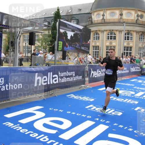 29.06.2025 - hella hamburg halbmarathon Michael Strokosch http://msf.ph/oto/8447190 29.06.2025 10:28:09 Ziel 13383, 14757, 15883, 17488 meine-sportfotos.de