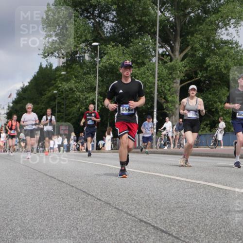 29.06.2025 - hella hamburg halbmarathon Luisa Fischer http://msf.ph/oto/8447191 29.06.2025 10:29:24 Kennedybrücke 7069, 13653, 12838, 11270, 7369, 16479, 5564, 11859, 8079, 10219, 3765, 5497, 5564, 6478, 7069, 8079, 8881, 9573, 10219, 10845, 10846 meine-sportfotos.de
