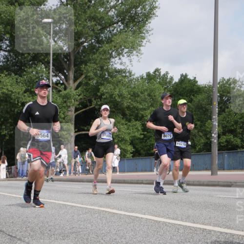 29.06.2025 - hella hamburg halbmarathon Luisa Fischer http://msf.ph/oto/8447199 29.06.2025 10:29:24 Kennedybrücke 16479, 8079, 11859, 10219, 9564, 3765, 5497, 5564, 6478, 7069, 8079, 8881, 9573, 10219, 10845, 10846 meine-sportfotos.de