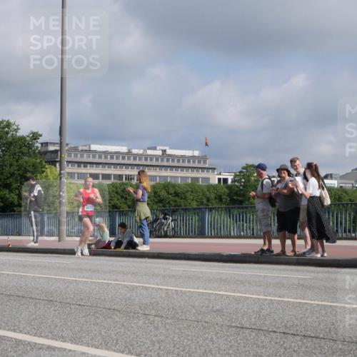 29.06.2025 - hella hamburg halbmarathon Luisa Fischer http://msf.ph/oto/8447202 29.06.2025 09:47:37 Kennedybrücke 4050, 1990, 4050, 4698, 5328, 5826, 7723, 8883, 9634 meine-sportfotos.de