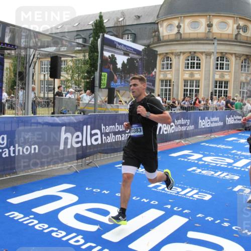 29.06.2025 - hella hamburg halbmarathon Michael Strokosch http://msf.ph/oto/8447204 29.06.2025 10:28:09 Ziel 13383, 14757, 15883, 17488 meine-sportfotos.de