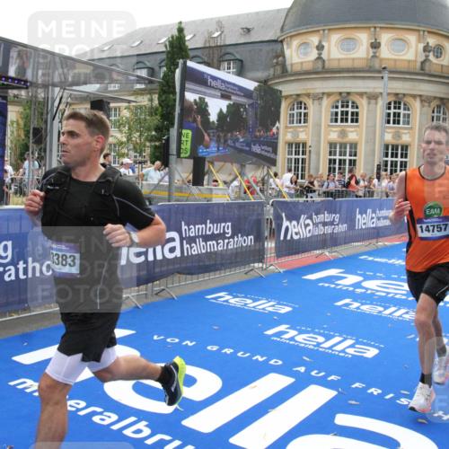 29.06.2025 - hella hamburg halbmarathon Michael Strokosch http://msf.ph/oto/8447216 29.06.2025 10:28:09 Ziel 13383, 14757, 15883, 17488 meine-sportfotos.de