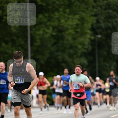 29.06.2025 - hella hamburg halbmarathon Dr. Thomas Lammeyer http://msf.ph/oto/8447217 29.06.2025 10:58:36 Kennedybrücke 1017, 1744, 2079, 2372, 2600, 2761, 3187, 3249, 3364, 4323, 4685, 4720, 4838, 5309, 5514, 5804, 5856, 5933, 5993, 6468, 6583, 6987, 7614, 7946, 7986, 9130, 9138, 9503, 9771, 10207, 11390 meine-sportfotos.de