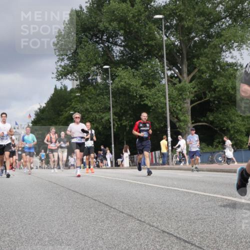 29.06.2025 - hella hamburg halbmarathon Luisa Fischer http://msf.ph/oto/8447219 29.06.2025 10:29:26 Kennedybrücke 7069, 19144, 1736, 11139, 13653, 479, 5564, 5497, 5564, 6478, 7069, 8079, 8881, 9573, 10219, 10845, 10846 meine-sportfotos.de