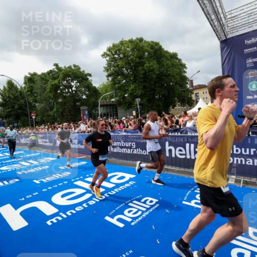29.06.2025 - hella hamburg halbmarathon Zöllner http://msf.ph/oto/8447229 29.06.2025 10:58:00 Ziel 1200, 2025, 2883, 3093, 3575, 4579, 6531, 7138, 7159, 7189, 8089, 9820, 11394, 12378, 13376, 13465, 14881, 15090, 15349, 15527, 17543, 18762 meine-sportfotos.de