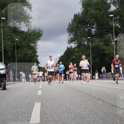29.06.2025 - hella hamburg halbmarathon Luisa Fischer http://msf.ph/oto/8447234 29.06.2025 10:29:27 Kennedybrücke 16479, 5497, 5564, 6478, 7069, 8079, 8881, 9573, 10219, 10845, 10846 meine-sportfotos.de