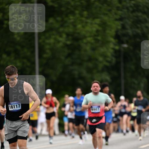29.06.2025 - hella hamburg halbmarathon Dr. Thomas Lammeyer http://msf.ph/oto/8447252 29.06.2025 10:58:36 Kennedybrücke 1017, 1744, 2079, 2372, 2600, 2761, 3187, 3249, 3364, 4323, 4685, 4720, 4838, 5309, 5514, 5804, 5856, 5933, 5993, 6468, 6583, 6987, 7614, 7946, 7986, 9130, 9138, 9503, 9771, 10207, 11390 meine-sportfotos.de