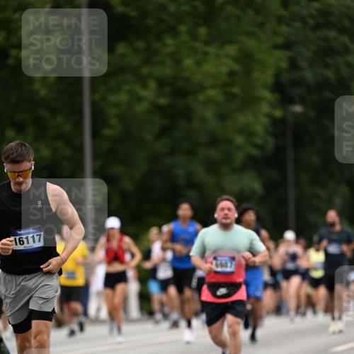 29.06.2025 - hella hamburg halbmarathon Dr. Thomas Lammeyer http://msf.ph/oto/8447255 29.06.2025 10:58:37 Kennedybrücke 1744, 2372, 2600, 2761, 3187, 3249, 3364, 4323, 4685, 4720, 4838, 5309, 5514, 5804, 5856, 5933, 5993, 6468, 6583, 6987, 7614, 7946, 7986, 9130, 9138, 9503, 9771, 10207 meine-sportfotos.de