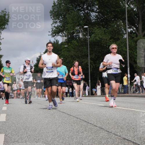 29.06.2025 - hella hamburg halbmarathon Luisa Fischer http://msf.ph/oto/8447259 29.06.2025 10:29:28 Kennedybrücke 19144, 12838, 7069, 11270, 17369, 139, 13653, 1479, 5497, 5564, 6478, 7069, 8079, 8881, 9573, 10219, 10845, 10846 meine-sportfotos.de