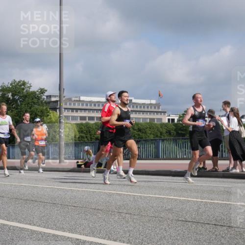 29.06.2025 - hella hamburg halbmarathon Luisa Fischer http://msf.ph/oto/8447261 29.06.2025 09:47:40 Kennedybrücke 5826, 12234, 9634, 1990, 2689, 4050, 4679, 4698, 5826, 6358, 7481, 7723, 9634, 10017 meine-sportfotos.de