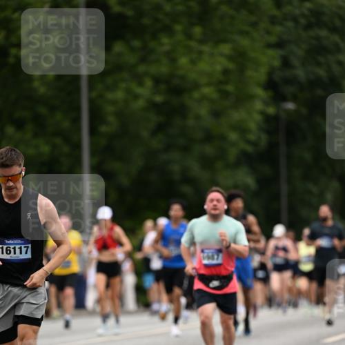 29.06.2025 - hella hamburg halbmarathon Dr. Thomas Lammeyer http://msf.ph/oto/8447263 29.06.2025 10:58:37 Kennedybrücke 1744, 2372, 2600, 2761, 3187, 3249, 3364, 4323, 4685, 4720, 4838, 5309, 5514, 5804, 5856, 5933, 5993, 6468, 6583, 6987, 7614, 7946, 7986, 9130, 9138, 9503, 9771, 10207 meine-sportfotos.de