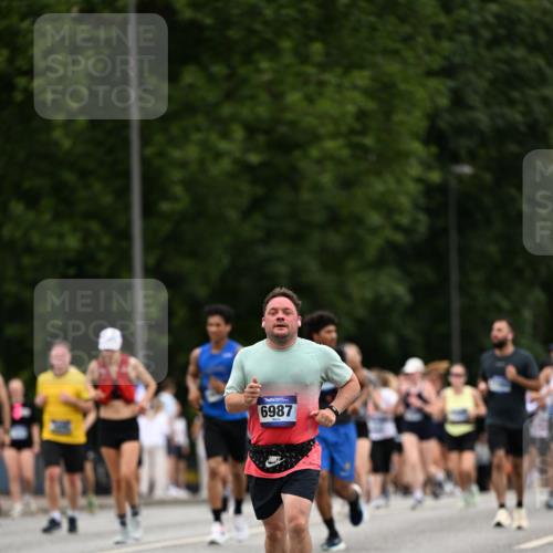 29.06.2025 - hella hamburg halbmarathon Dr. Thomas Lammeyer http://msf.ph/oto/8447316 29.06.2025 10:58:38 Kennedybrücke 1744, 2372, 2600, 2761, 3187, 3249, 3364, 4323, 4685, 4720, 4838, 5309, 5856, 5933, 5993, 6468, 6583, 6987, 7614, 7670, 7946, 7986, 9130, 9138, 9503, 9771, 10207 meine-sportfotos.de