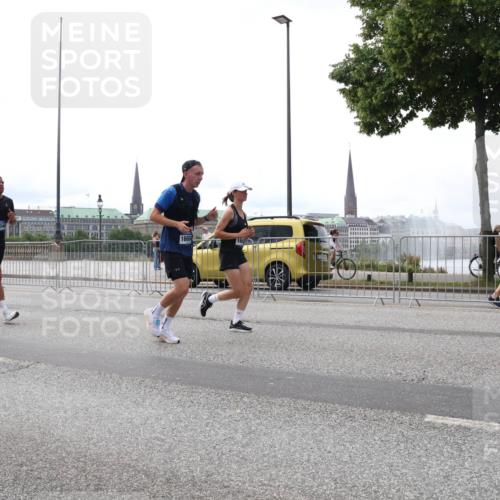 29.06.2025 - hella hamburg halbmarathon Lena Gebhardt http://msf.ph/oto/8447326 29.06.2025 10:30:14 Lombardsbrücke 879, 1660, 1097, 1547, 1694, 2302, 2699, 2901, 3443, 3573, 3613, 4575, 4580, 4819, 5063, 5322, 6598, 6616, 6626, 8388, 8792, 8941, 9095, 10162, 10880, 11376, 12305, 12349, 12350, 12504, 12537, 12687, 12688, 12710, 13031, 13418, 14304, 14421, 15266, 15789, 15938, 16182, 16504, 16601, 16604, 16735, 16769, 16864, 17529, 18046, 18503, 18671 meine-sportfotos.de